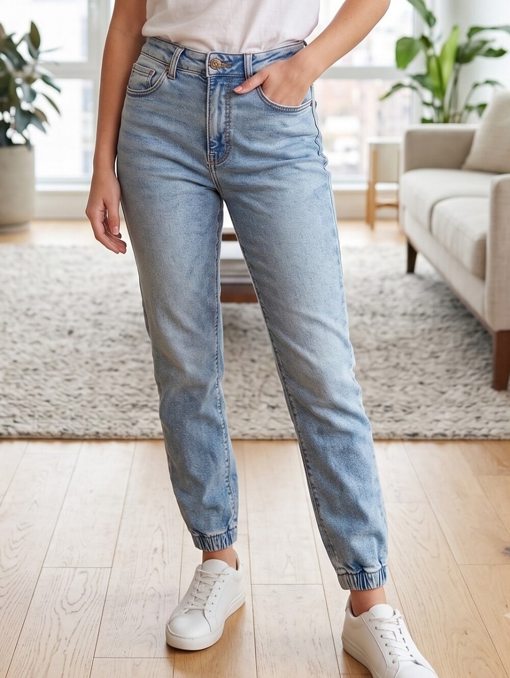 American Eagle Light Wash Women's High-Rise Jogger Jeans